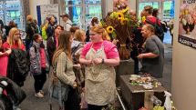 Florist-Azubis stellen auf der Connect den Ausbildungsberuf vor